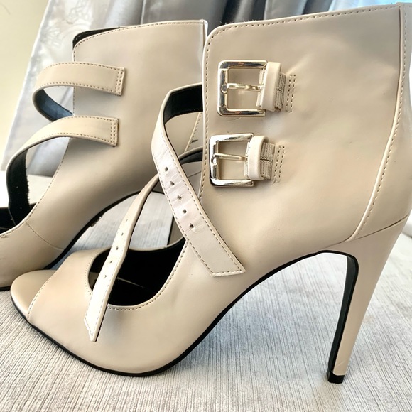 ❌❌ ❌SOLD❌❌❌ ROCK & REPUBLIC sandals SIZE 8 1/2 🔥🔥 - Picture 6 of 14